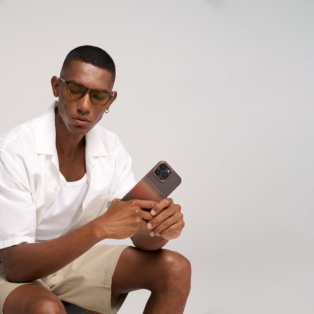 iPhone 16 Pro Kılıf M-safe Şarj Özellikli Aramid Fiber Pitaka Military-Grade Sunset-Moonrise Serisi Sunset Kılıf