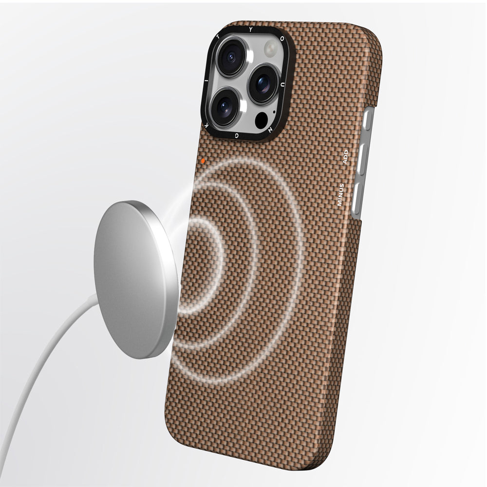 iPhone 16 Pro Kılıf M-safe Şarj Özellikli Aramid Fiber Youngkit 1500D Kevlar Extreme Wing Titanyum-Gold Serisi Kılıf