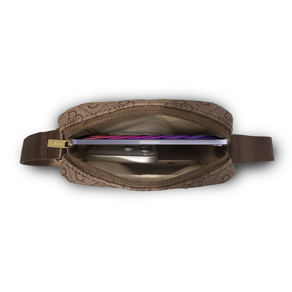 Guess Orjinal Lisanslı Metal Logolu Fermuarlı 8 inç Çapraz Askılı Tablet Çantası