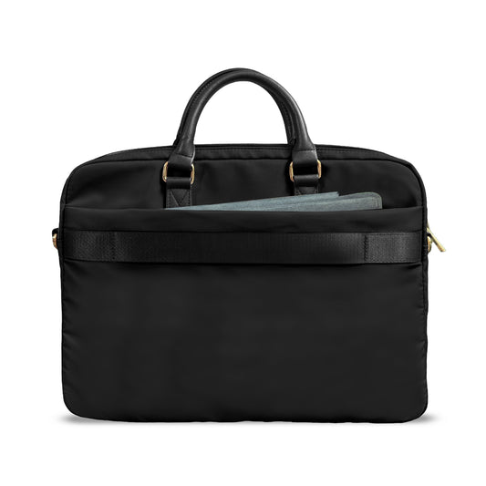 Guess Orjinal Lisanslı Naylon Kumaş Metal Üçgen Logolu Omuz Askılı 15-16 inç Laptop Çantası