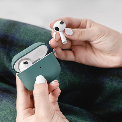 Apple Airpods 3. Nesil Kılıf Yumuşak Dokunuşlu Likit Silikon Tasarımlı Lisanslı Switcheasy Skin Kapak Yeşil