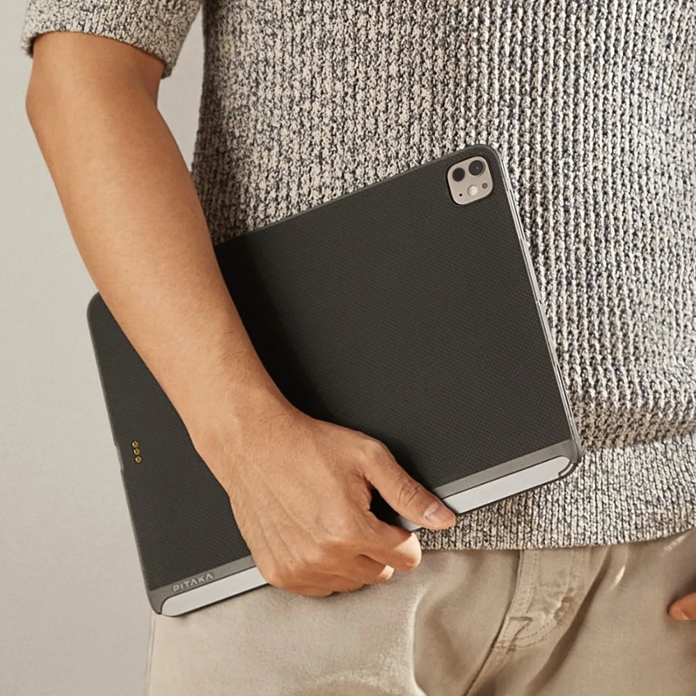 Apple iPad Pro 11 2024 Kılıf Aramid Fiber Pitaka Ultra-Slim Classic Serisi Tablet Kapak Siyah