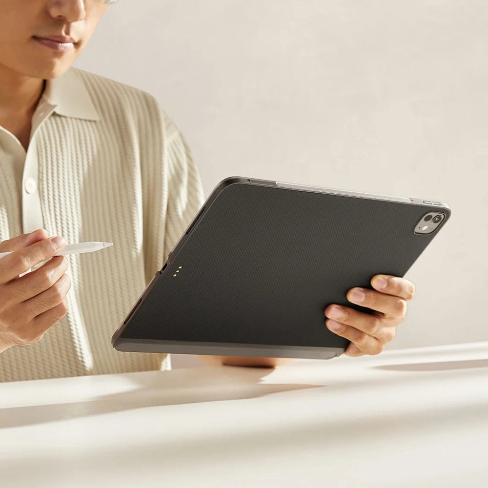 Apple iPad Pro 13 2025 M5 Kılıf Aramid Fiber Pitaka Ultra-Slim Classic Serisi Tablet Kapak Siyah