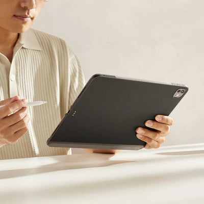 Apple iPad Pro 13 2025 M5 Kılıf Aramid Fiber Pitaka Ultra-Slim Classic Serisi Tablet Kapak Siyah