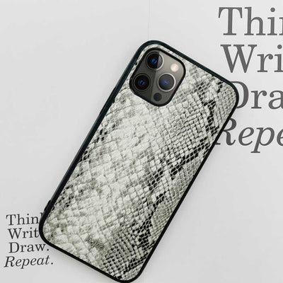Apple iPhone 12 Kılıf Kajsa Glamorous Serisi Snake Pattern Kapak Siyah
