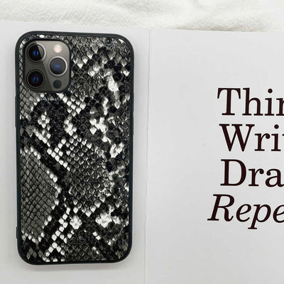 Apple iPhone 12 Kılıf Kajsa Glamorous Serisi Snake Pattern Kapak Yeşil