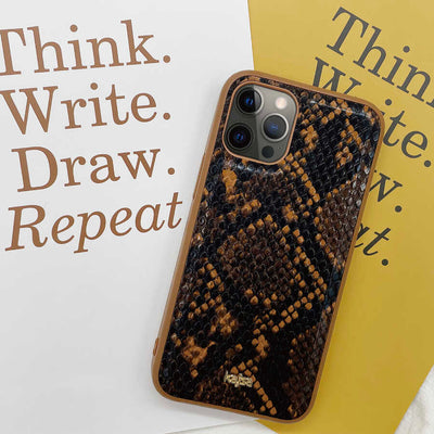 Apple iPhone 12 Kılıf Kajsa Glamorous Serisi Snake Pattern Kapak Siyah