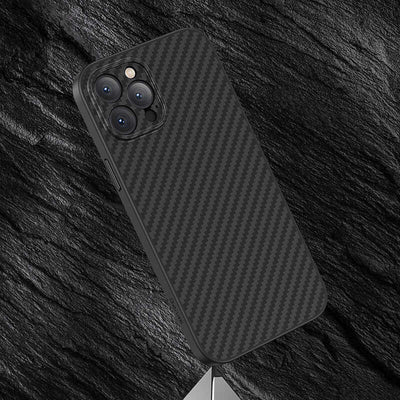 Apple iPhone 12 Pro Max Kılıf Karbon Fiber Benks Hybrid Kevlar Kapak Siyah