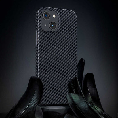 iPhone 13 Kılıf M-safe Özellikli Karbon Fiber Benks Essential Kevlar Kılıf