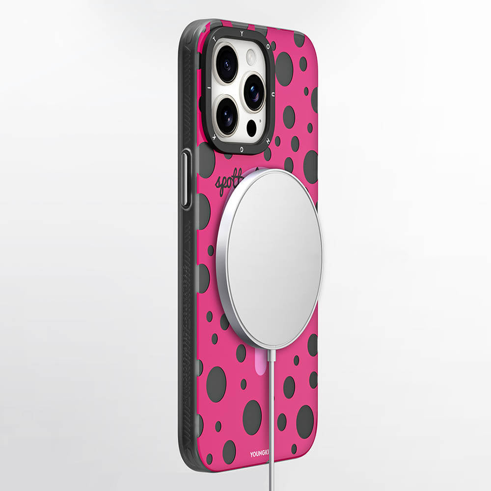 Apple iPhone 13 Pro Max Kılıf Magsafe Şarj Özellikli Polka Dot Desenli Youngkit Spots Serisi Kapak Beyaz