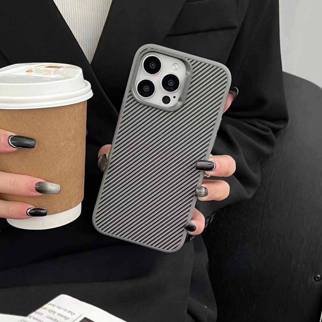 iPhone 14 Kılıf M-safe Şarj Özellikli Karbon Fiber Görünümlü Zore Troy Kılıf