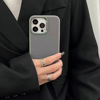 iPhone 14 Kılıf M-safe Şarj Özellikli Karbon Fiber Görünümlü Zore Troy Kılıf