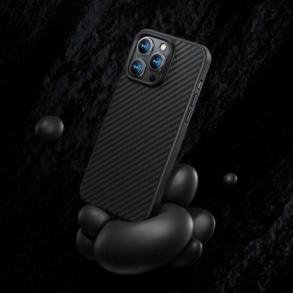 iPhone 14 Plus Kılıf Karbon Fiber Benks Civilian Aramid Protective Kılıf