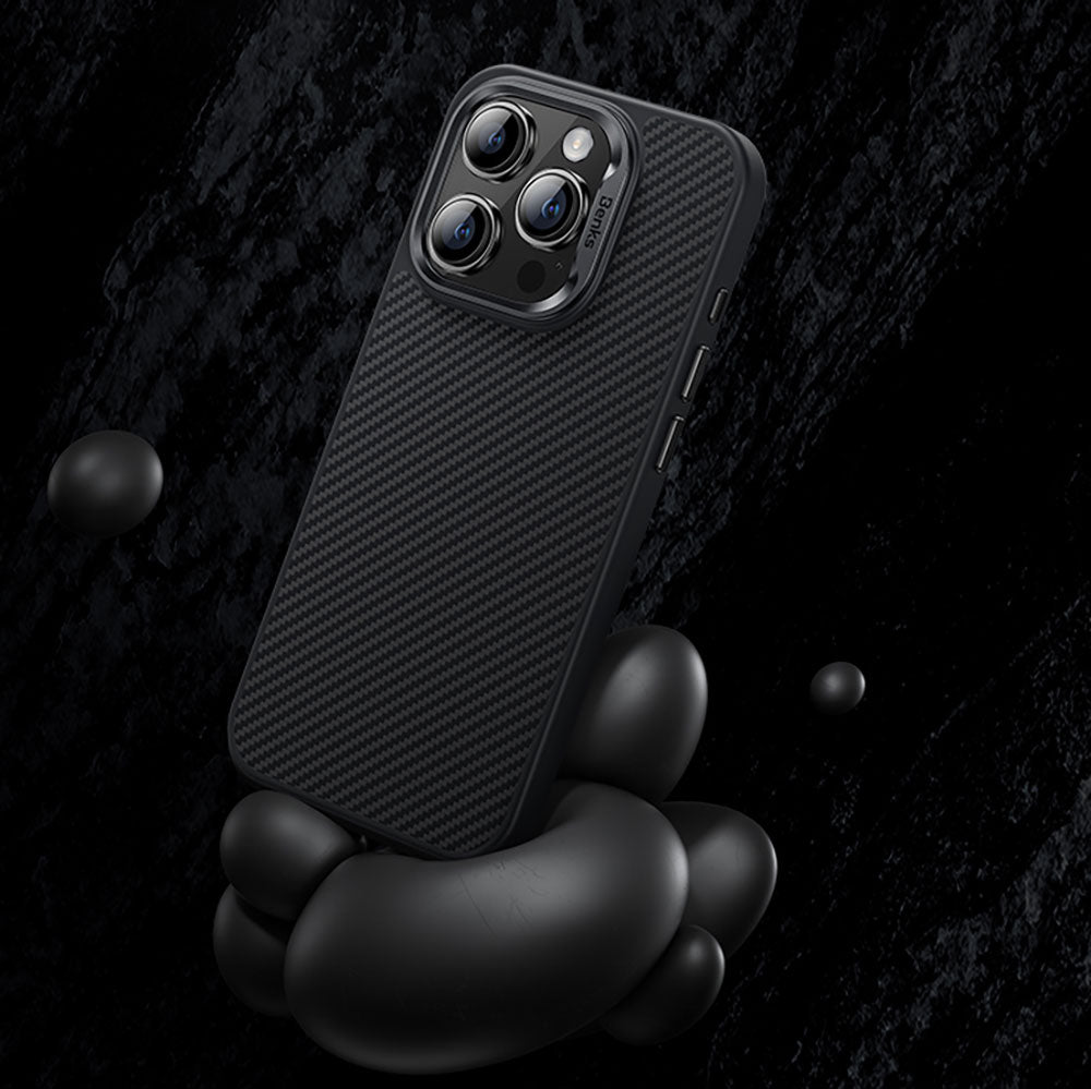 iPhone 15 Kılıf Karbon Fiber M-safe Şarj Özellikli Benks Hybrid ArmorPro 600D Kevlar Kılıf