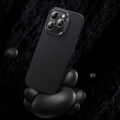 iPhone 15 Kılıf Karbon Fiber M-safe Şarj Özellikli Benks Hybrid ArmorPro 600D Kevlar Kılıf