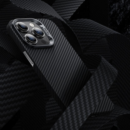iPhone 15 Plus Kılıf M-safe Özellikli Karbon Fiber Benks Essential ArmorAir 600D Kevlar Kılıf