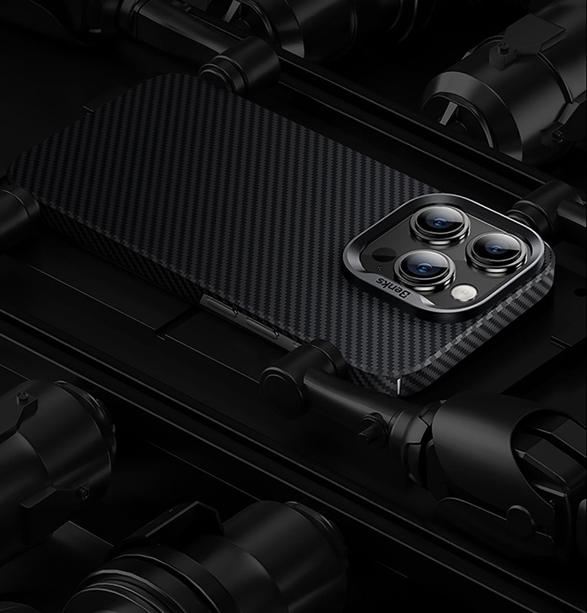 iPhone 15 Plus Kılıf M-safe Özellikli Karbon Fiber Benks Essential ArmorAir 600D Kevlar Kılıf