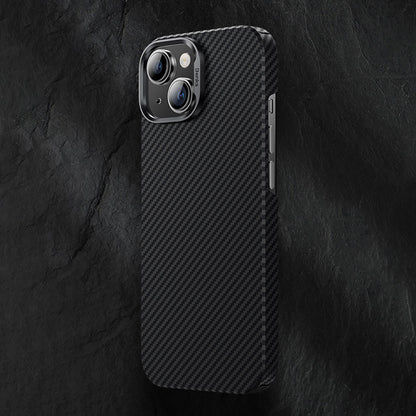 iPhone 15 Plus Kılıf M-safe Özellikli Karbon Fiber Benks Essential ArmorAir 600D Kevlar Kılıf