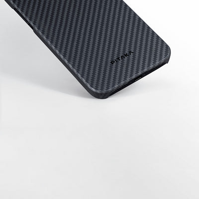 Apple iPhone 15 Plus Kılıf Magsafe Şarj Özellikli 1500D Aramid Fiber Pitaka Ultra-Slim Classic Serisi Black-Grey Twill Kapak Siyah-Gri