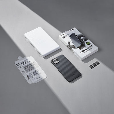 Apple iPhone 15 Plus Kılıf Magsafe Şarj Özellikli 1500D Aramid Fiber Pitaka Ultra-Slim Classic Serisi Black-Grey Twill Kapak Siyah-Gri