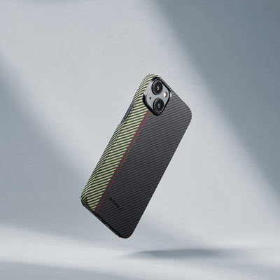 Apple iPhone 15 Plus Kılıf Magsafe Şarj Özellikli 600D Aramid Fiber Pitaka Tactile Woven Orchestra Serisi Overture Kapak Siyah-Yeşil