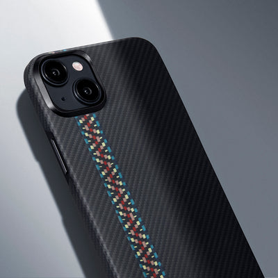 Apple iPhone 15 Plus Kılıf Magsafe Şarj Özellikli 600D Aramid Fiber Pitaka Tactile Woven Orchestra Serisi Rhapsody Kapak Siyah