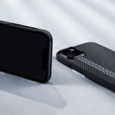 Apple iPhone 15 Plus Kılıf Magsafe Şarj Özellikli 600D Aramid Fiber Pitaka Tactile Woven Orchestra Serisi Rhapsody Kapak Siyah