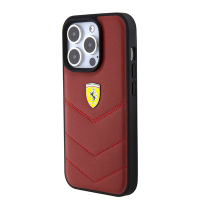 iPhone 15 Pro Kılıf Ferrari Orjinal Lisanslı Deri Dikişli Arka Yüzey Metal Logo Tasarımlı Kılıf