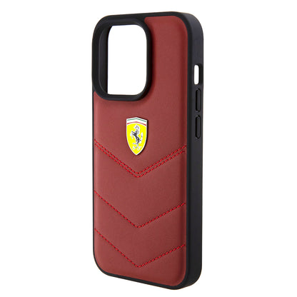 iPhone 15 Pro Kılıf Ferrari Orjinal Lisanslı Deri Dikişli Arka Yüzey Metal Logo Tasarımlı Kılıf