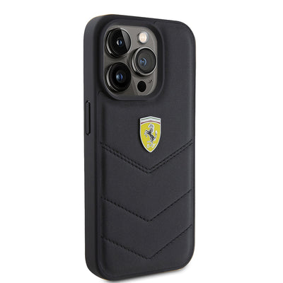 Apple iPhone 15 Pro Kılıf Ferrari Orjinal Lisanslı Deri Dikişli Arka Yüzey Metal Logo Tasarımlı Kapak Siyah