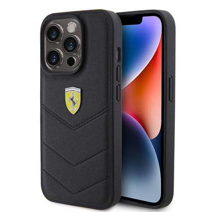 iPhone 15 Pro Kılıf Ferrari Orjinal Lisanslı Deri Dikişli Arka Yüzey Metal Logo Tasarımlı Kılıf