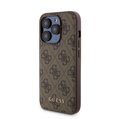 Apple iPhone 15 Pro Kılıf Guess Orjinal Lisanslı Magsafe Şarj Özellikli Yazı Logolu 4G Desenli Kapak + Powerbank 5000mAh 2in1 Set Kahverengi