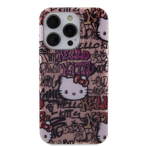 Apple iPhone 15 Pro Max Kılıf Hello Kitty Orjinal Lisanslı İkonik Logolu Etiket Graffiti Kapak