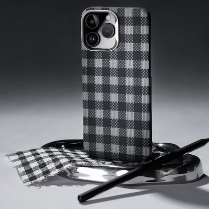 iPhone 15 Pro Kılıf M-safe Şarj Özellikli Ekose Tasarımlı Benks ArmorVichy Kevlar Kılıf