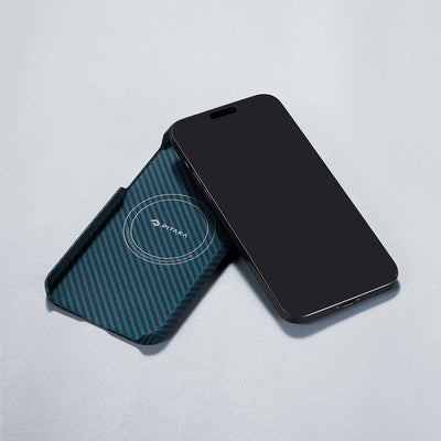 Apple iPhone 15 Pro Kılıf Magsafe Şarj Özellikli 1500D Aramid Fiber Pitaka Ultra-Slim Classic Serisi Black-Blue Twill Kapak Siyah-Mavi