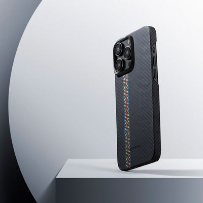 Apple iPhone 15 Pro Kılıf Magsafe Şarj Özellikli 600D Aramid Fiber Pitaka Tactile Woven Orchestra Serisi Rhapsody Kapak Siyah