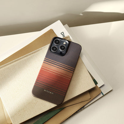 iPhone 15 Pro Kılıf M-safe Şarj Özellikli Aramid Fiber Pitaka Tactile Woven Sunset-Moonrise Serisi Sunset Kılıf