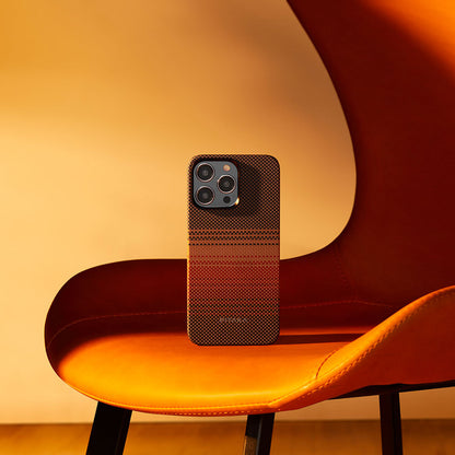 iPhone 15 Pro Kılıf M-safe Şarj Özellikli Aramid Fiber Pitaka Tactile Woven Sunset-Moonrise Serisi Sunset Kılıf