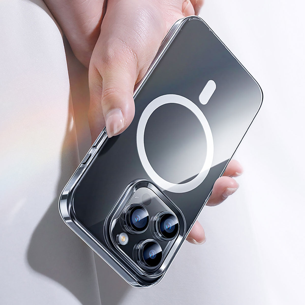 Apple iPhone 15 Pro Kılıf Magsafe Şarj Özellikli Benks Crystal Serisi Şeffaf Kapak Renksiz