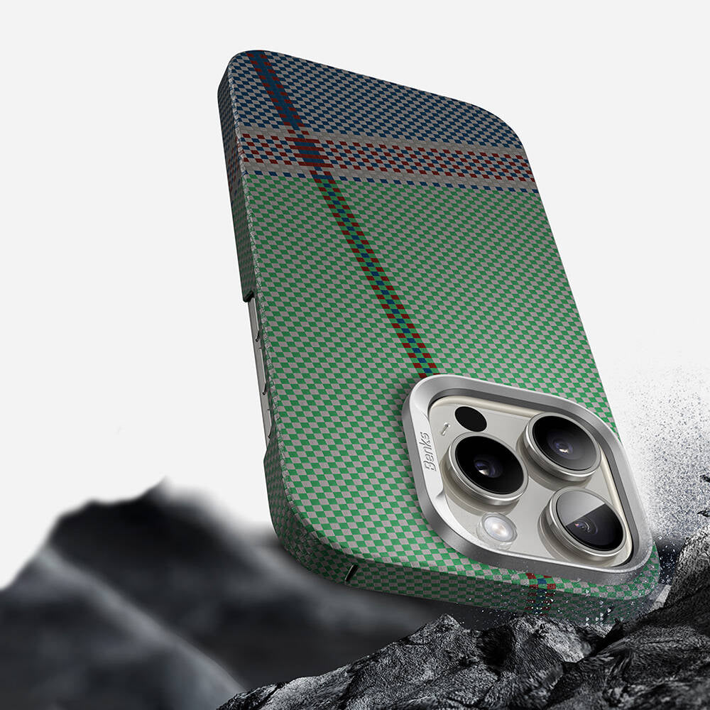 iPhone 15 Pro Kılıf M-safe Şarj Özellikli Karbon Fiber Tasarımlı Benks Passion Green ArmorAir Kevlar Kılıf