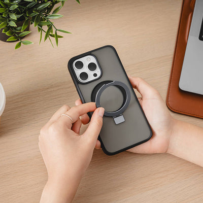 Apple iPhone 15 Pro Kılıf Magsafe Şarj Özellikli Yüzük Standlı Lisanslı Switcheasy Magstand-M Kapak Siyah