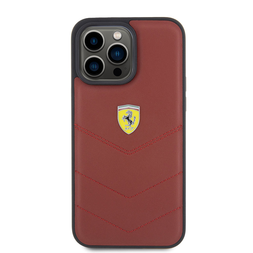 iPhone 15 Pro Max Kılıf Ferrari Orjinal Lisanslı Deri Dikişli Arka Yüzey Metal Logo Tasarımlı Kılıf