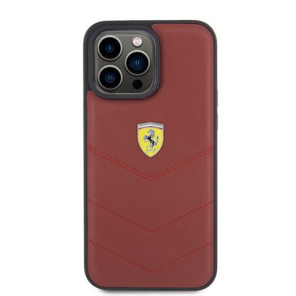 iPhone 15 Pro Max Kılıf Ferrari Orjinal Lisanslı Deri Dikişli Arka Yüzey Metal Logo Tasarımlı Kılıf