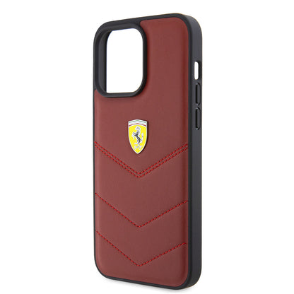 iPhone 15 Pro Max Kılıf Ferrari Orjinal Lisanslı Deri Dikişli Arka Yüzey Metal Logo Tasarımlı Kılıf