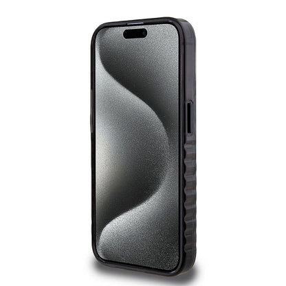 iPhone 15 Pro Max Kılıf Ferrari Orjinal Lisanslı M-safe Şarj Özellikli Tırtıklı Kenar Tasarımlı Ortalanmış Logo Kılıf