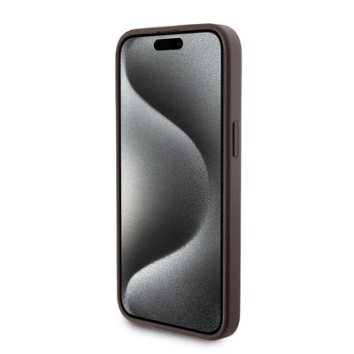 Apple iPhone 15 Pro Max Kılıf Guess Orjinal Lisanslı Magsafe Şarj Özellikli Yazı Logolu 4G Desenli Kapak + Powerbank 5000mAh 2in1 Set Kahverengi