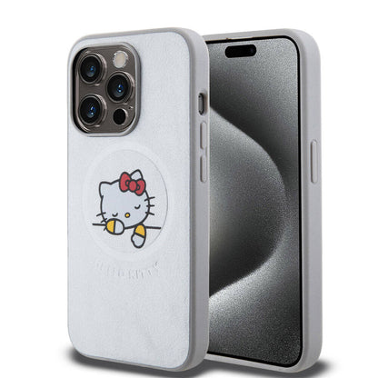 iPhone 15 Pro Max Kılıf Hello Kitty Orjinal Lisanslı M-safe Şarj Özellikli Baskı Logolu Uyuyan Kitty Deri Kılıf
