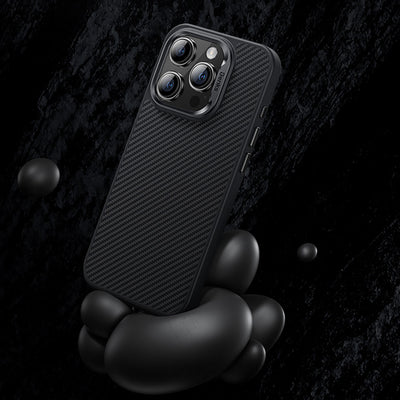 Apple iPhone 15 Pro Max Kılıf Karbon Fiber Magsafe Şarj Özellikli Benks Hybrid ArmorPro 600D Kevlar Kapak Siyah