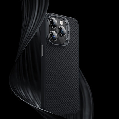 iPhone 15 Pro Max Kılıf Karbon Fiber M-safe Şarj Özellikli Benks Hybrid ArmorPro 600D Kevlar Kılıf