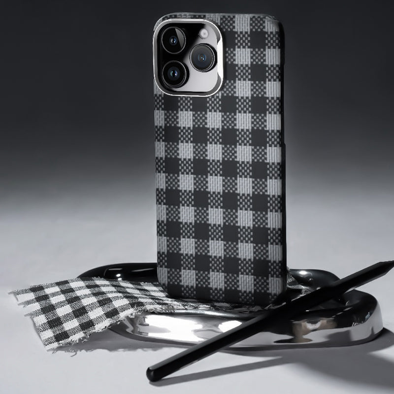 iPhone 15 Pro Max Kılıf M-safe Şarj Özellikli Ekose Tasarımlı Benks ArmorVichy Kevlar Kılıf